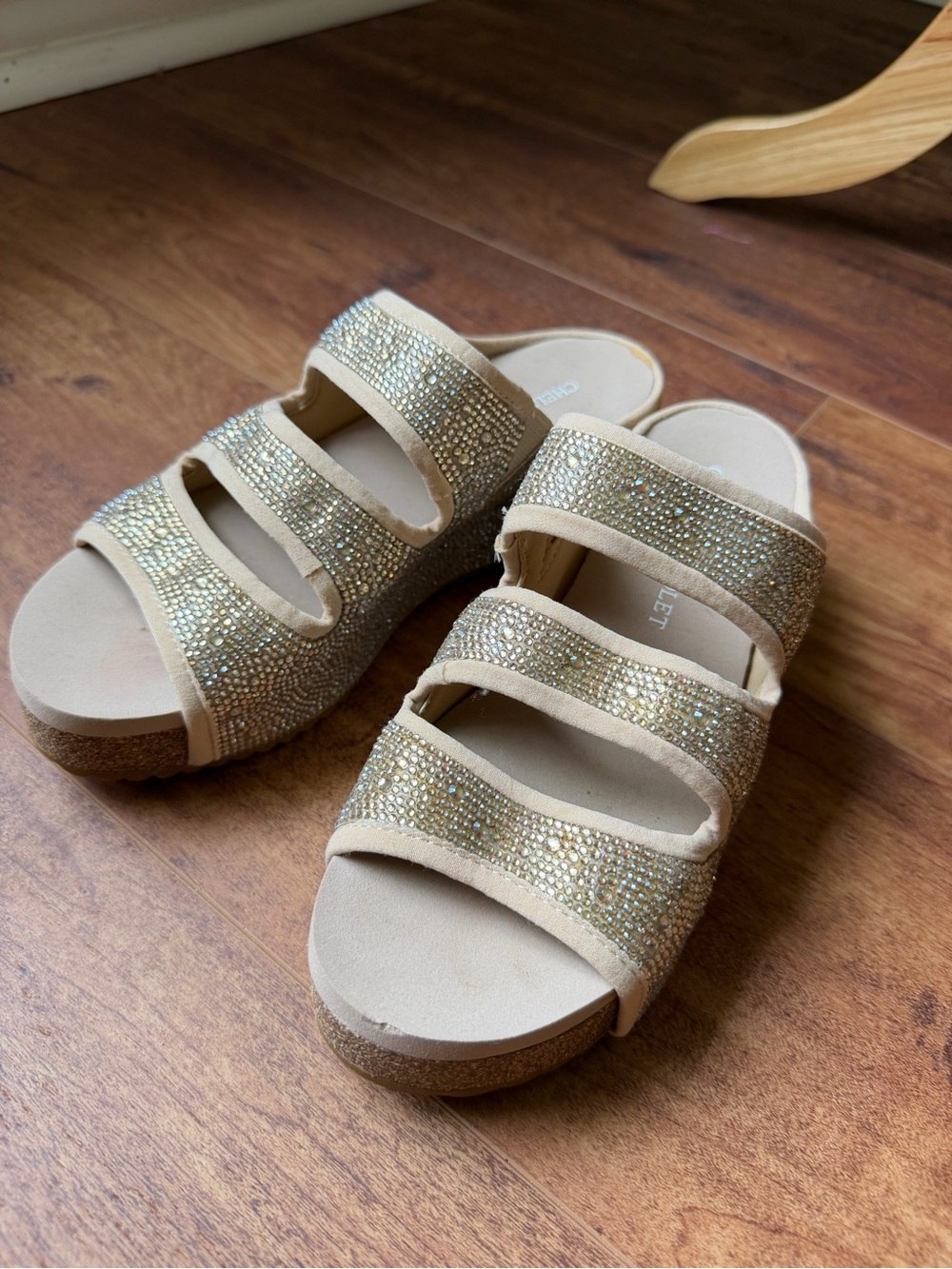 Chelsea & Violet Sparkling Beige Triple-Strap Slide Sandals new size 6